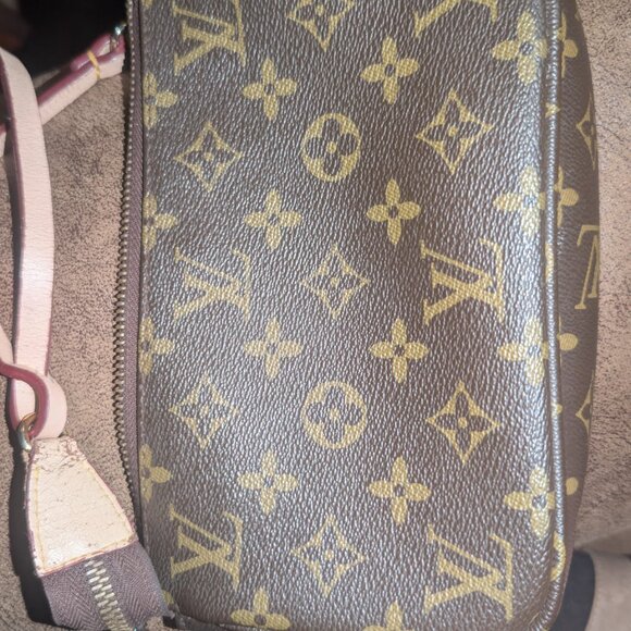 Louis Vuitton wristlet - Picture 2 of 2